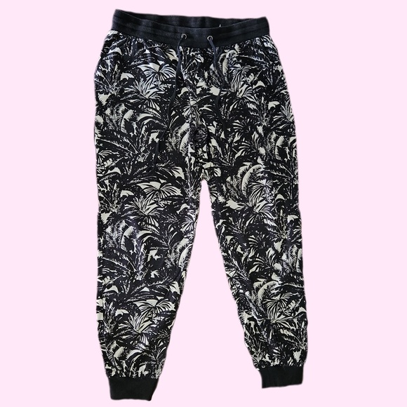 Reitmans Comfy Elastic + Drawstring Cropped Pants - Picture 1 of 4